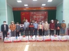 ông Nguyễn Xuân Việt, Phó chủ tịch UBND huyện Vân Canh cùng với lãnh đạo C ty Cp năng lượng Vân Canh tặng quà tết bà con Canh Hòa