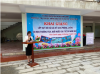 Bà Nguyễn Thanh Bắc, Phó trưởng phòng LĐTB và XH huyện khai mạc lớp dạy bơi