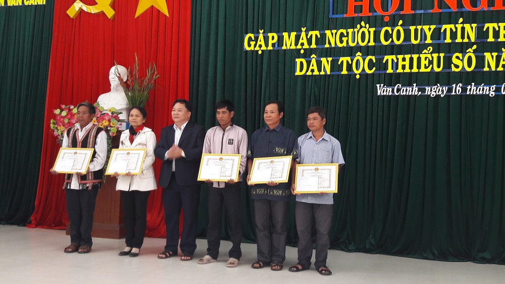 UBND huyện Vân Canh gặp mặt chúc tết người có uy tín trong đồng bào dân tộc thiểu số