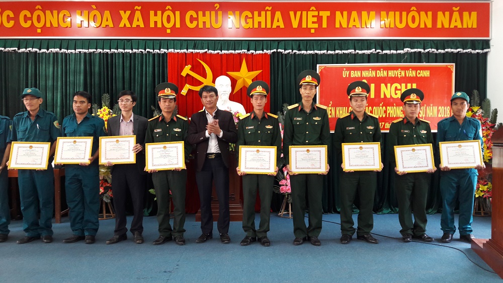 Vân canh triển khai nhiệm vụ quốc phòng, quân sự năm 2018