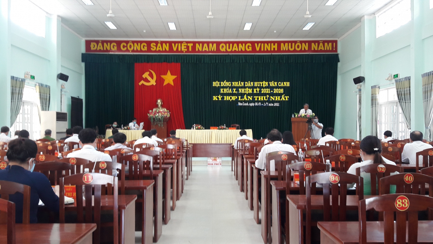 Quang cảnh kỳ họp