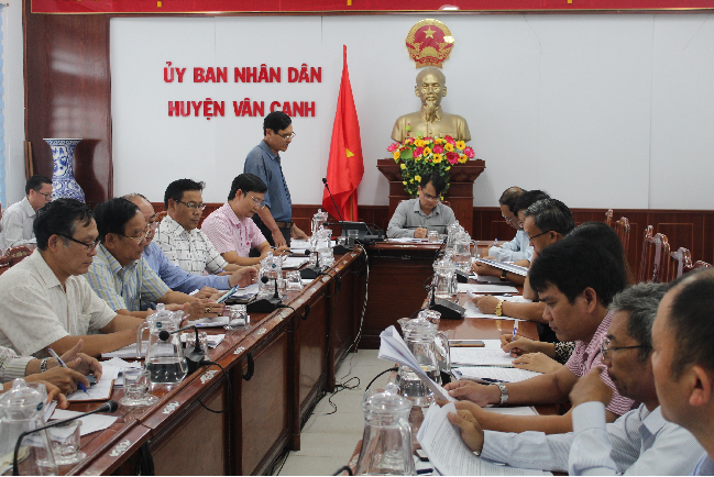 Đồng chí Nguyễn Xuân Việt, Phó Chủ tịch Thường trực UBND huyện chủ trì