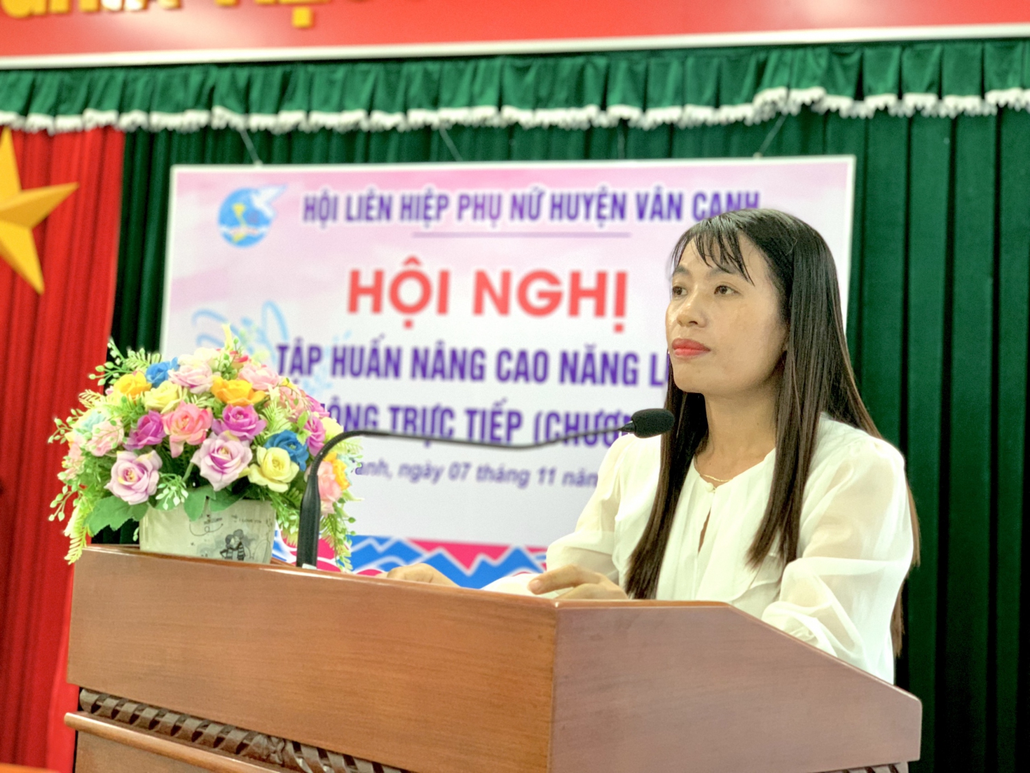 Đồng chí Phạm Thị Thủy – Chủ tịch Hội LHPN huyện Vân Canh khai mạc hội nghị